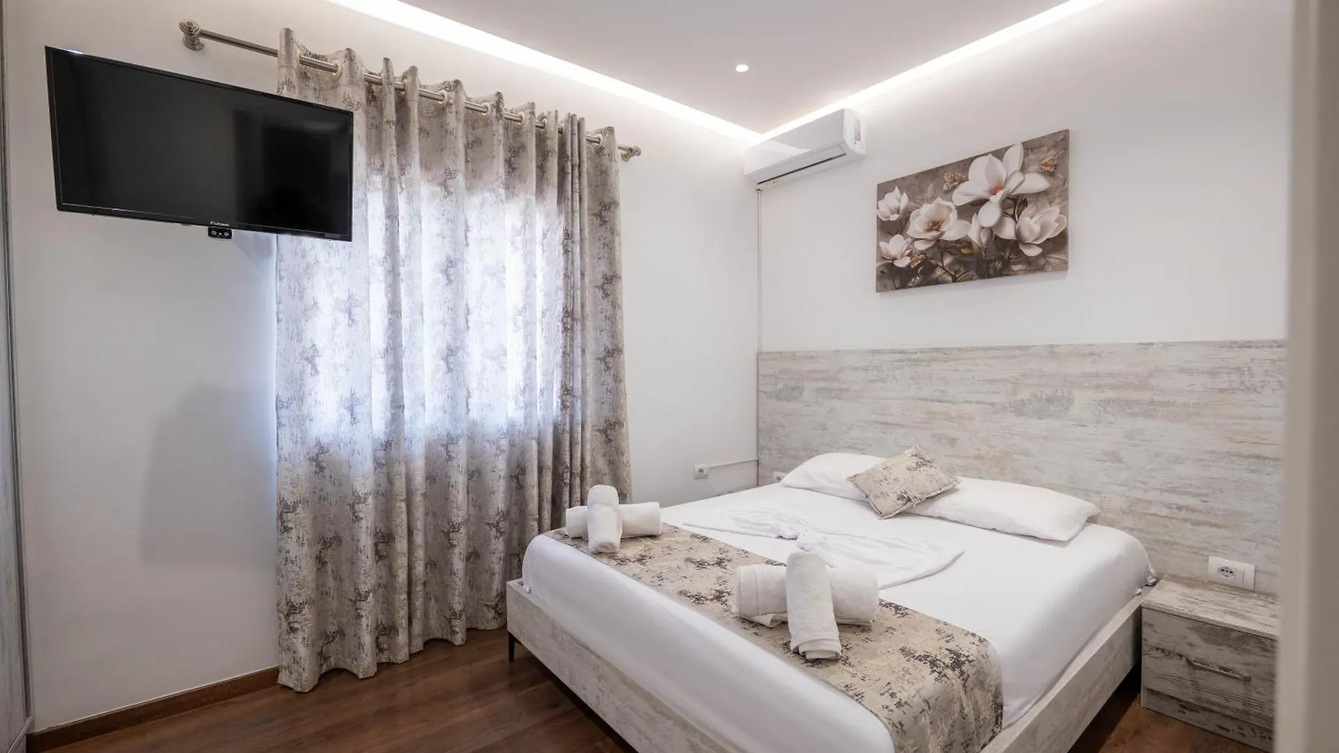 Vila Irdi Ksamil Bed & Breakfast
