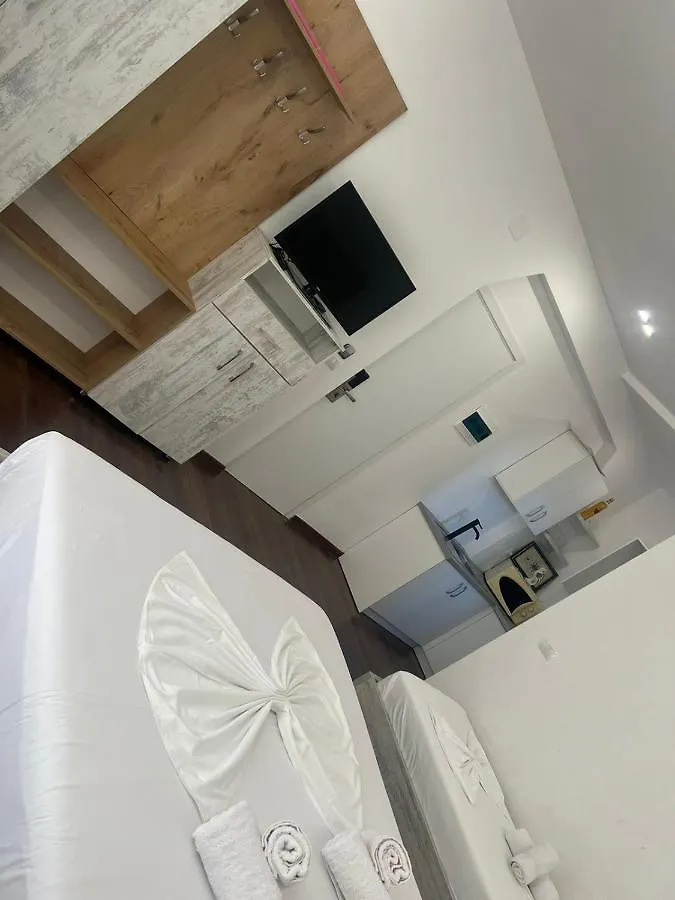 Vila Irdi Ksamil Bed & Breakfast
