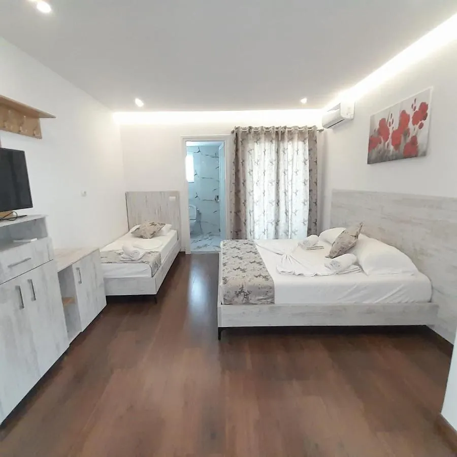 Vila Irdi Ksamil 0*,  Albania