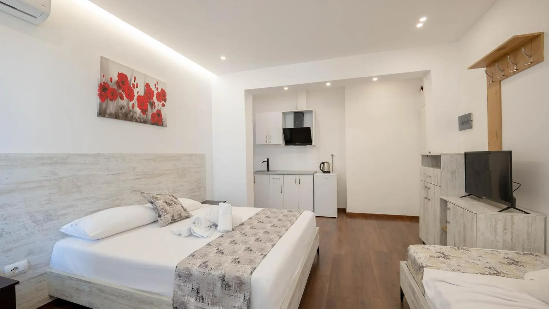 Vila Irdi Ksamil 0*,  Albania